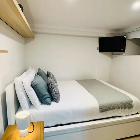 - Apartmán